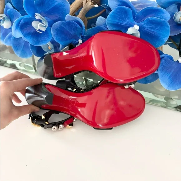 NEW Christian Louboutin Pyrabubble Sandals Heels in Black Leather Gold Studs - Picture 7 of 8